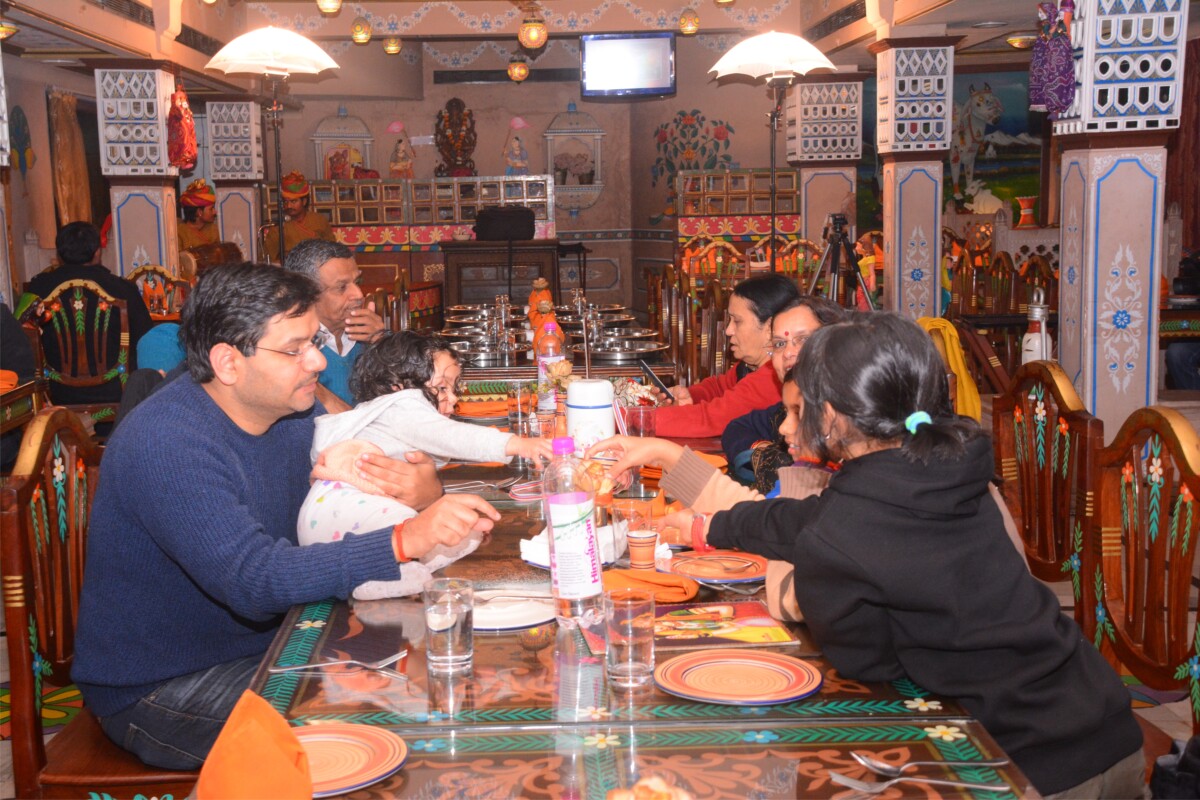 Pandits Restaurants Kanpur