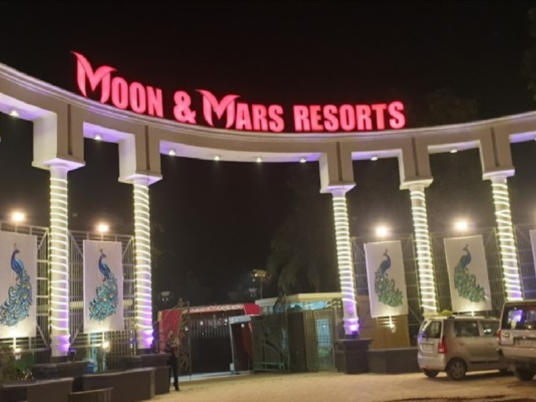 Moon and Mars Resort, Rooma Kanpur